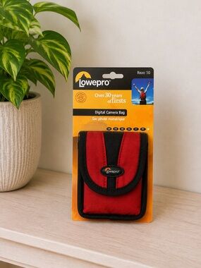 Lowepro Small Red Digital Camera‎ Bag Case NWT Strap Compact Travel Hiking